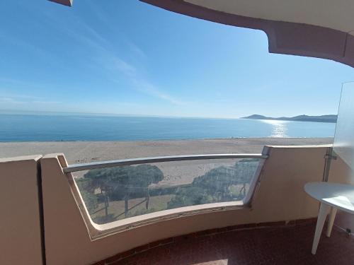 Appartement 3 pièces en bord de mer, terrasse, animaux admis, parking - FR-1-776-147