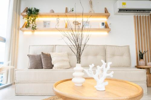 Elegante apartamento con vista al mar en cielo mar