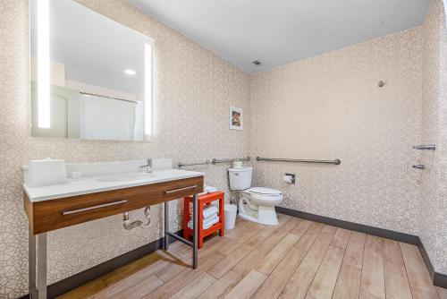 Hampton Inn & Suites New Braunfels - image 21