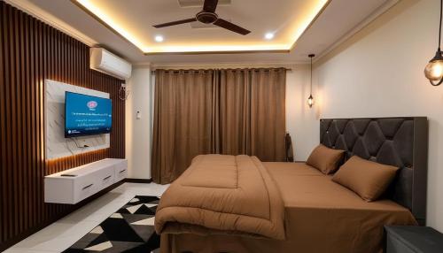 Fully Furnished 1 Bed Room – khách sạn tại Wapda Town