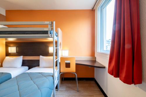 3 twin beds