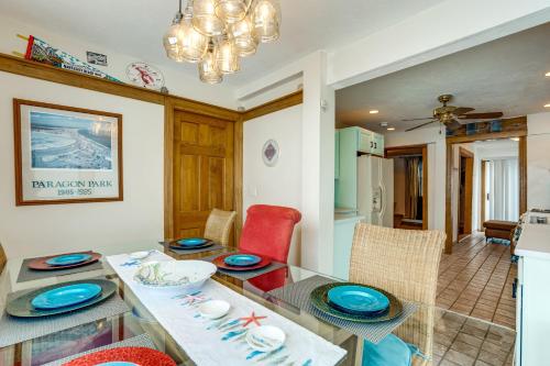 Steps to Nantasket Beach: Waterfront Gem w/ Patio! in ฮอล (MA)