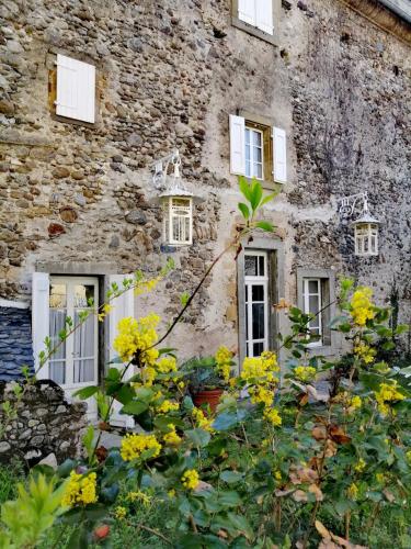 Authentique maison de famille Ariègeoise (Authentique maison de famille Ariegeoise) in Saurat
