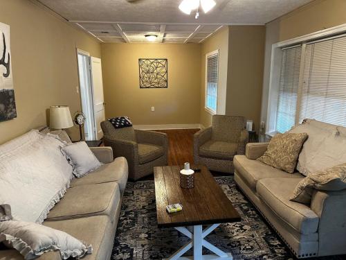 Canton Crew Quarters in Canton (MS)