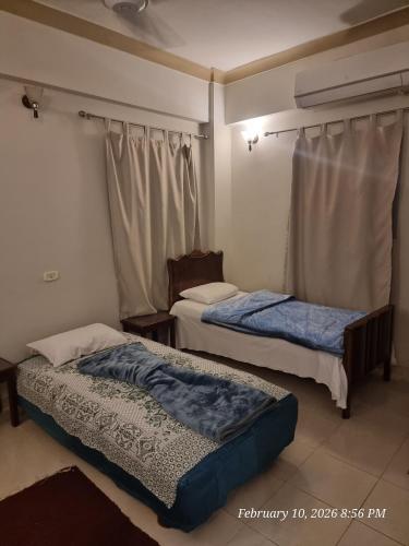 3 twin beds