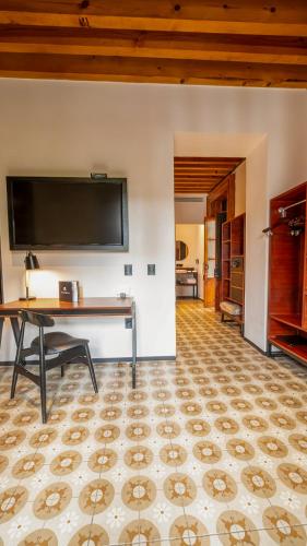 room detail thumbnail 1