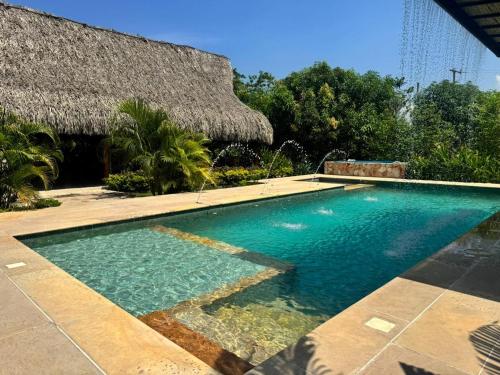 Villa de Lujo con Piscina y Jacuzzi Privado in Malambo