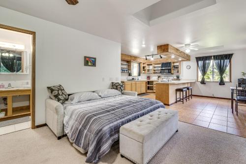 4 Mi to Beach: Keaau Retreat w/ Relaxing Porch! in Hawaiian Paradise Park (HI)