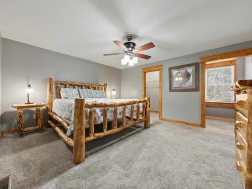 Black Bear Cinema #4819 by Aunt Bug's Cabin Rentals - image 40