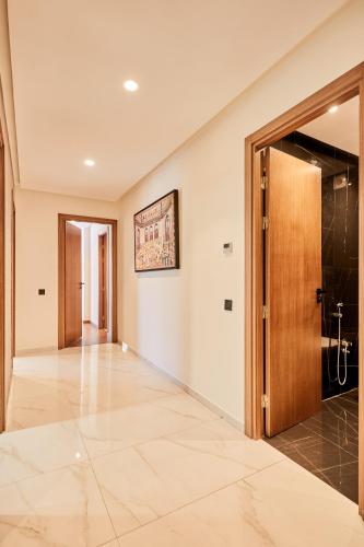 Your Casablanca Home Modern 2 Bed with Free Parking - image 3
