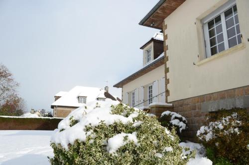 Зручності, Spacious Two-Bedroom Guest Suite in Large Village Home in Ле Тейоль