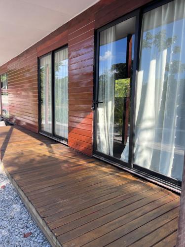 FelTix container loft in Zanderij