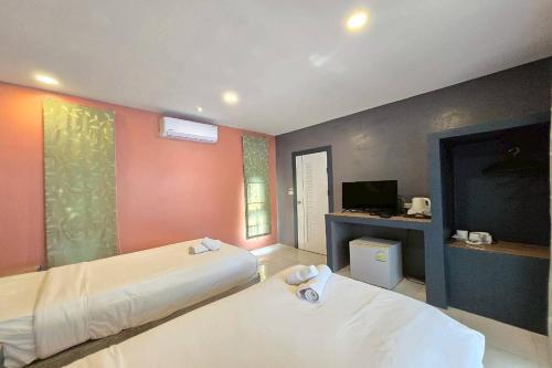 room detail thumbnail 2