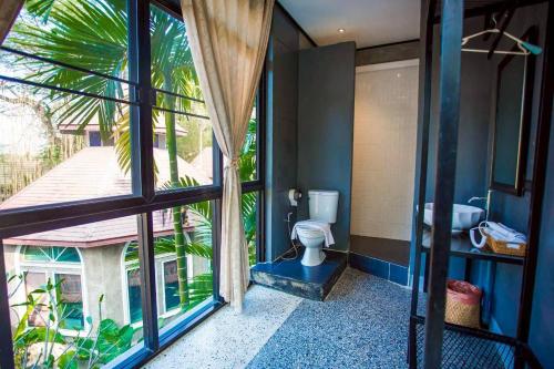 room detail thumbnail 2