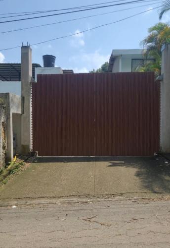 Casas de dos pisos con piscina