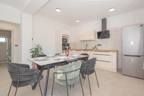 Holiday House Pod Suncem in Dubrava kod Sibenika