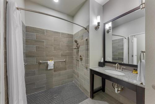 Best Western PLUS Austin Airport Inn & Suites - image 29