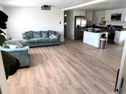 2BR Modern Update in Sun Resorts & Residences in 哈林高地