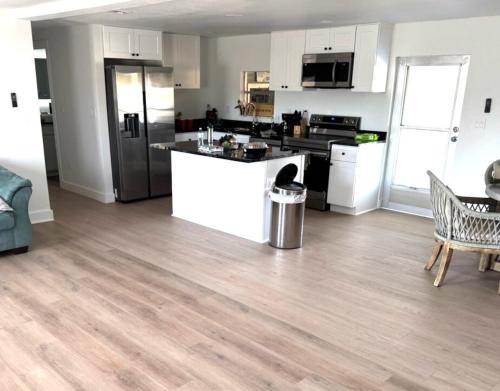 2BR Modern Update in Sun Resorts & Residences in 哈林高地