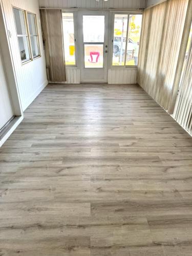 2BR Modern Update in Sun Resorts & Residences in 哈林高地