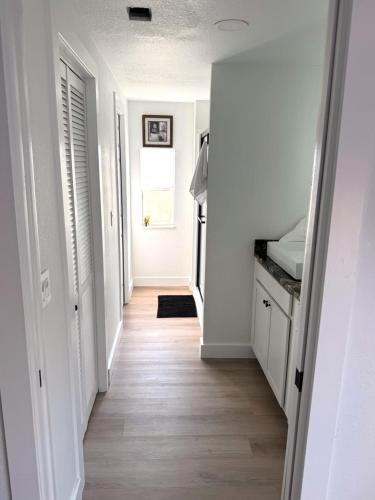 2BR Modern Update in Sun Resorts & Residences in 哈林高地