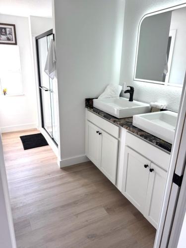 2BR Modern Update in Sun Resorts & Residences in 哈林高地