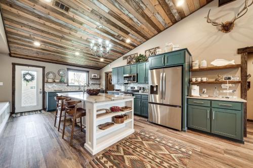 . Cossatot River Retreat Home with Fire Pit and Grill