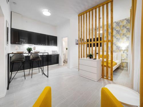 Comfortable stay in brand new central apt - image 4