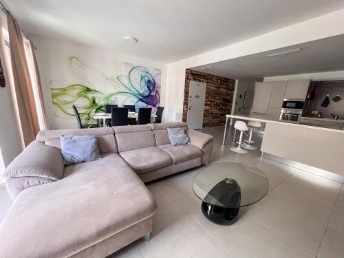 Spacious 2BR by Spinola Bay - St Julians - Location saisonnière - San Ġiljan