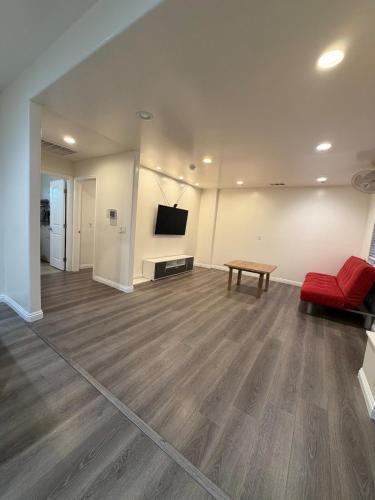 Cozy 2-Bedroom Retreat Home in East Los Angeles in Hacienda Heights
