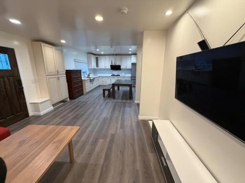 Cozy 2-Bedroom Retreat Home in East Los Angeles in Hacienda Heights