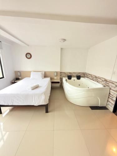 Hotel California Blue Manizales in San Jose