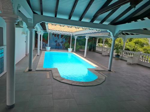 Le Chalet d'Ajoupa – khách sạn tại Le Marigot