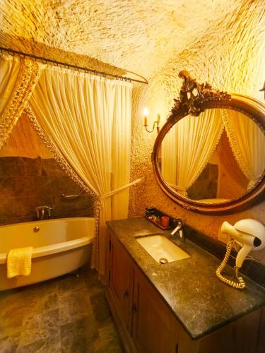 room detail thumbnail 2