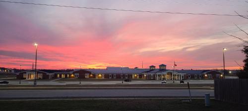 Springdale Home Welcomes You 1 in Springdale (Arkansas)