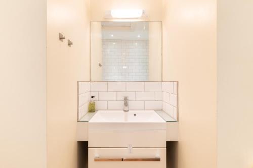 The Neutral Nest 1 BR in the heart of Notting Hill - image 14