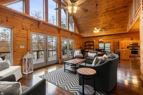 Relaxing Waterfront Stay Sleeps 16 Deck Hot Tub in La Follette