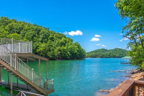. Waterfront Retreat Sleeps 14 Theater Games Grill