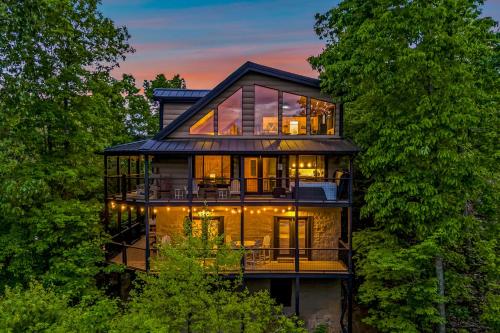 The Treehouse Sleep 12 Hot Tub Firepit Game Room in Wears Valley (TN)