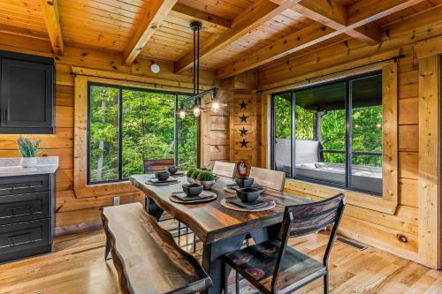 The Treehouse Sleep 12 Hot Tub Firepit Game Room in Wears Valley (TN)