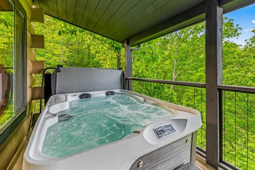 The Treehouse Sleep 12 Hot Tub Firepit Game Room in Wears Valley (TN)