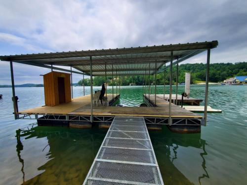 Lake Front Home Sleeps 12 Games Fire Pit Dock in La Follette