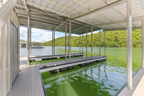 Lakeside Retreat Sleeps 22 Dock Grill Game Room in Rocky Top (TN)