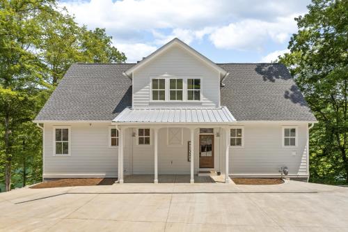 Lakeside Retreat Sleeps 22 Dock Grill Game Room in Rocky Top (TN)