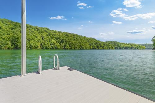Lakeside Retreat Sleeps 22 Dock Grill Game Room in Rocky Top (TN)