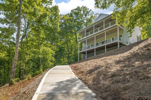 Lakeside Retreat Sleeps 22 Dock Grill Game Room in Rocky Top (TN)