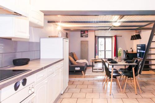 'L'Acacia' Design Cocoon, Historic Heart of Vienna in Pont-Eveque (Rhone-Alpes)