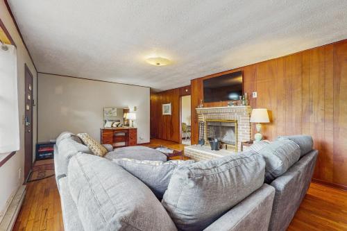 Norris Lake Cabin Getaway Sleeps 6 View Fire pit in Tazewell (TN)