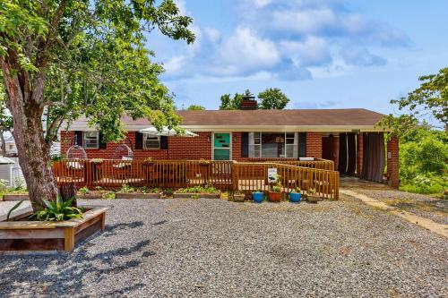 Norris Lake Cabin Getaway Sleeps 6 View Fire pit in Tazewell (TN)