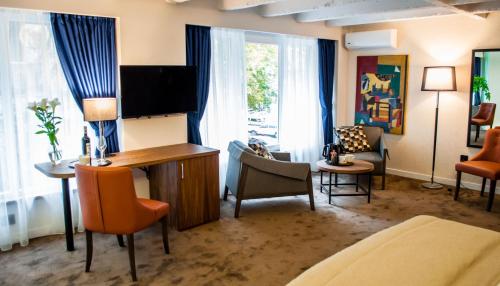 Nomad Luxury Suites - image 11
